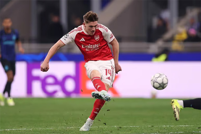 Pha dứt điểm quyết đoán của tiền đạo người Thụy Điển