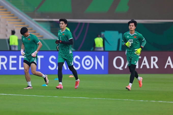 Thủ môn Văn Bình (23) lần đầu bắt chính - Ảnh: Trí Công 