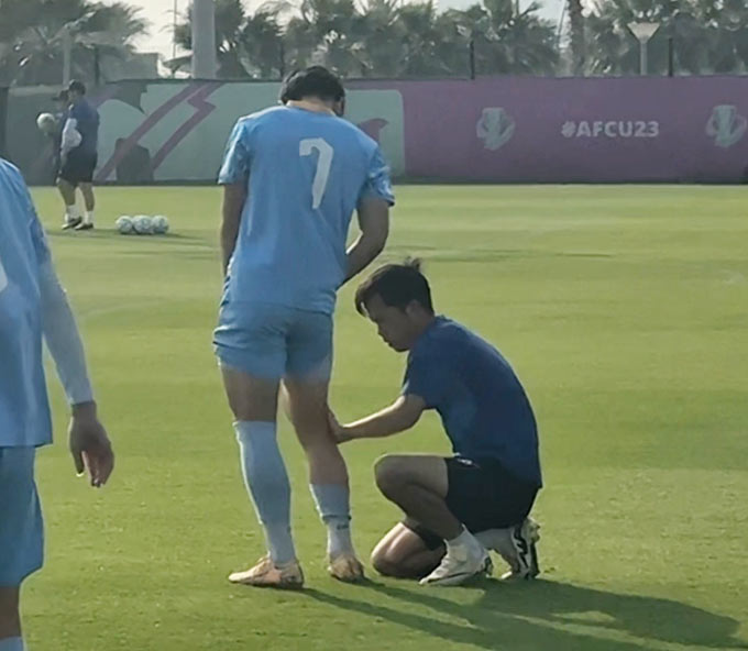 Đình Bắc nhờ bác sỹ hỗ trợ