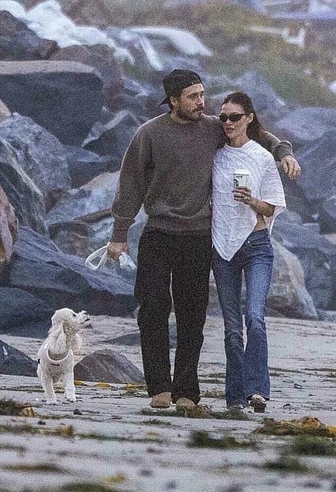 Brooklyn Beckham cùng vợ nghỉ dưỡng tại bãi biển Malibu