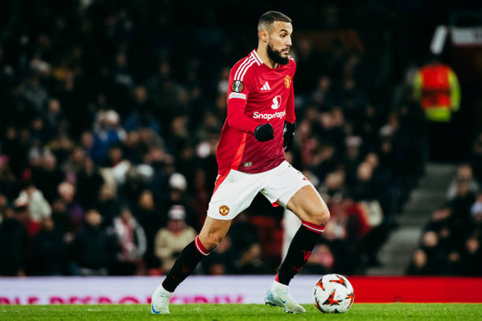  Mazraoui sẵn sàng ra sân