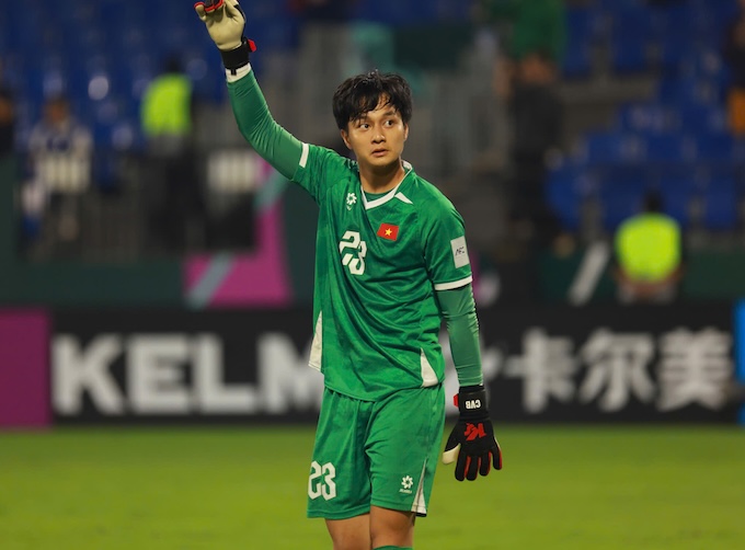 Thụ môn Cao Văn Bình đã chơi một trận rất xuất sắc. ảnh: Trí Công 