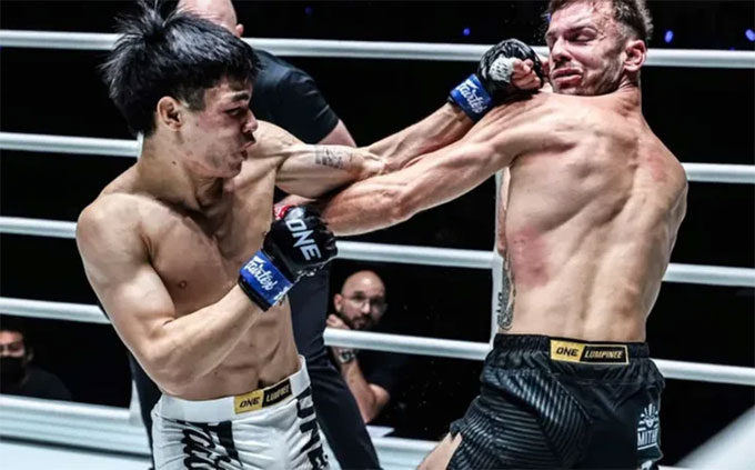 Thành Thoan vừa giành được chiến thắng ấn tượng trước Lionetti 