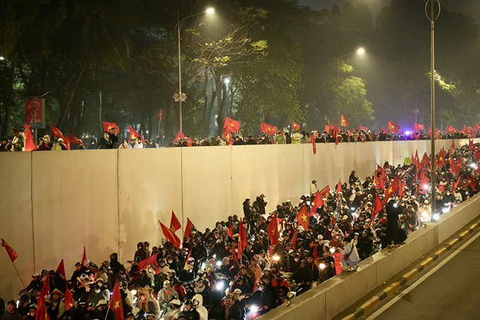 Hàng ngàn khán giả đón chào U23 Việt Nam trở về. Ảnh: Đức Cường