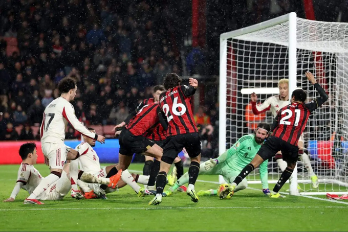 Liverpool để thua Bournemouth một cách bạc nhược