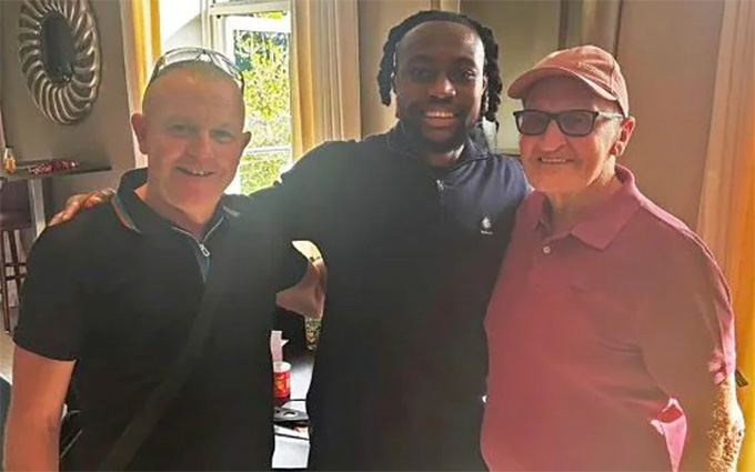 Dave Hockaday (trái) chính là người giúp Semeyno nhận ra tiềm năng của mình