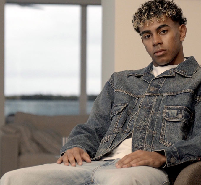  Yamal đánh thuê cho American Eagle