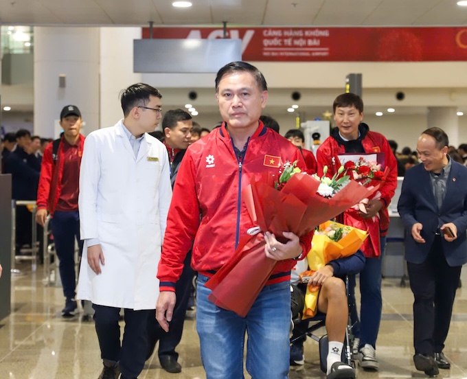 Trưởng đoàn Trần Anh Tú trở về nước cùng ĐT U23 Việt Nam. Ảnh: Đức Cường