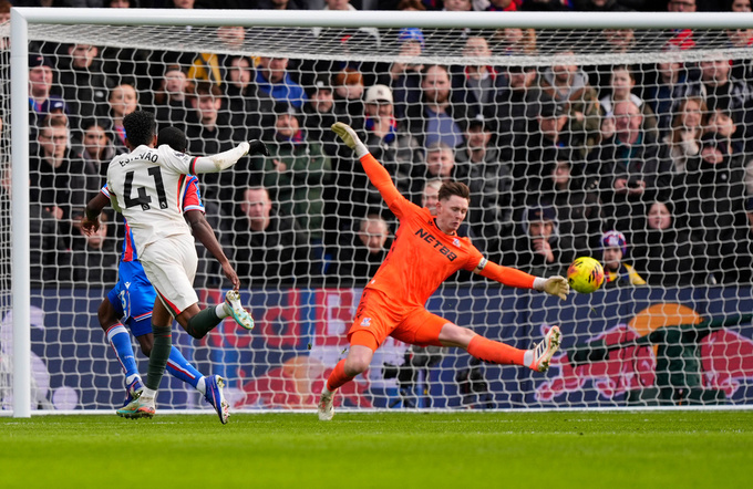 Khoảnh khắc Estevao xé lưới Crystal Palace