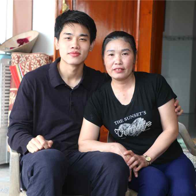 Mẹ Đình bắc không thường xuyên xem các trận đấu của con trai. Ảnh: Sưu tầm