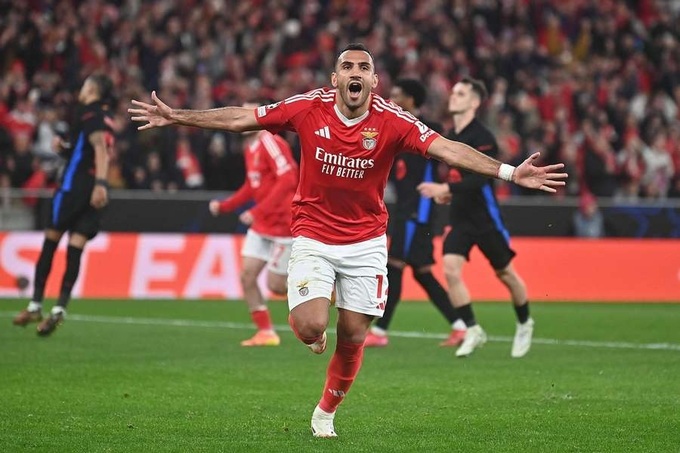 Tiền đạo người Hy Lạp từng lập hat-trick vào lưới Barca cách đây 1 năm.