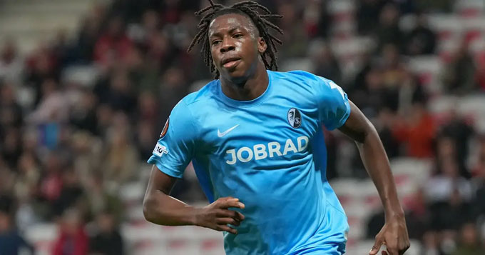 Manzambi trong màu áo Freiburg