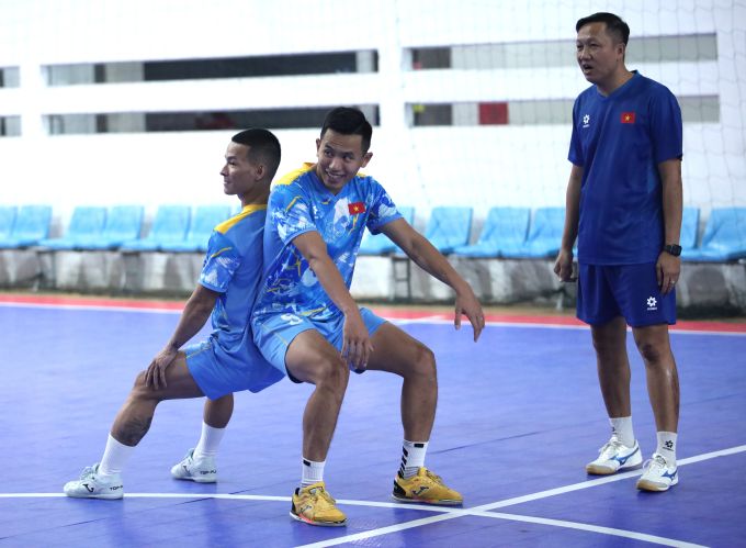 Buổi tập của ĐT futsal Việt Nam diễn ra nhẹ nhàng. Ảnh: Phan Hồng