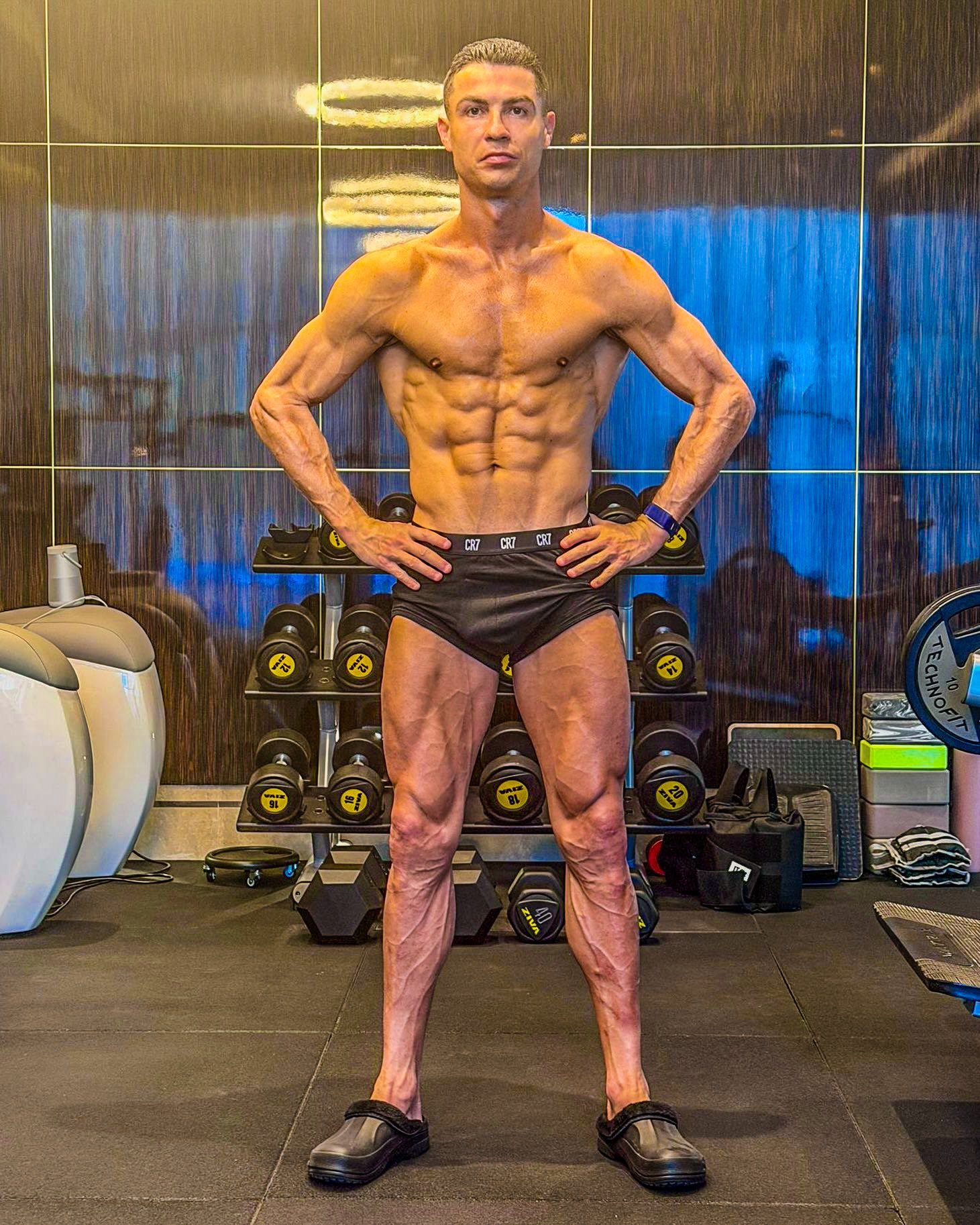 Ronaldo vẫn thi đấu bền bỉ dù sắp 41 tuổi.