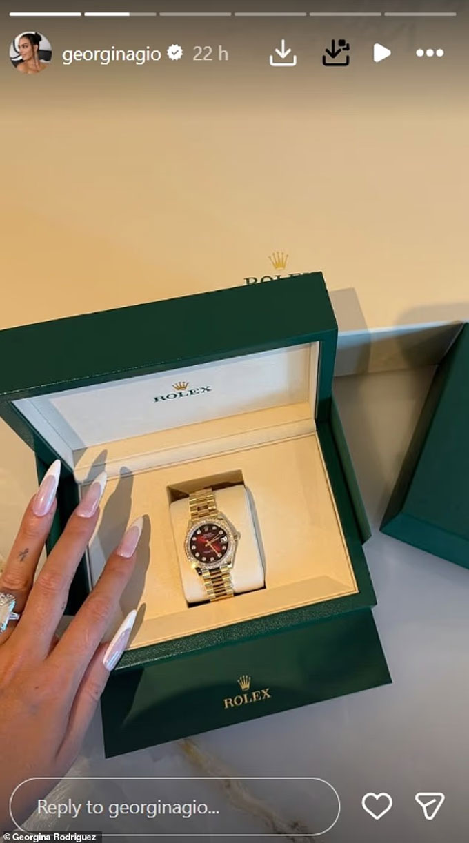  Georgina Rodriguez nhận quà khủng từ Ronaldo