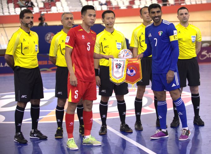 Tân đội trưởng Nguyễn Mạnh Dũng trong trận đấu với Kuwait. Ảnh: Phan Hồng