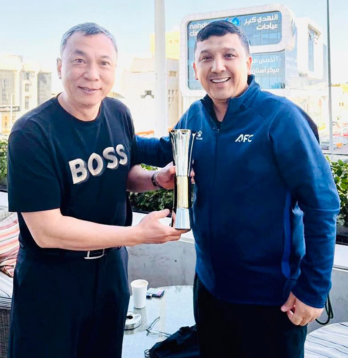 Chủ tịch VFF Trần Quốc Tuấn trực tiếp sẽ trao danh hiệu "Vua phá lưới" U23 châu Á cho Đình Bắc trước trận đấu giữa CAHN và Ninh Bình ở vòng 12 V.League 2025/26 