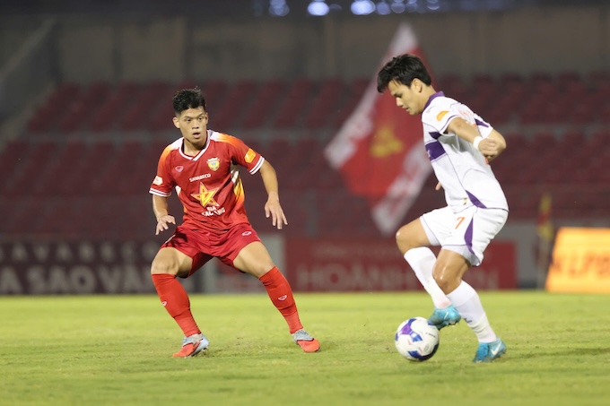 Hồ Tấn Tài vừa trở lại sau chấn thương đã chơi khá ổn trong màu áo Becamex TP.HCM - Ảnh: Đức Cường