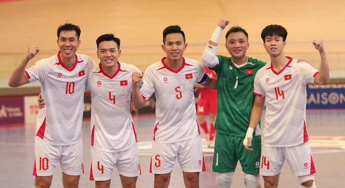 ĐT futsal Việt Nam vừa có trận thắng thứ 2 để giành quyền vào tứ kết. Ảnh: Phan Hồng 