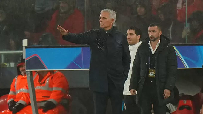HLV Mourinho đang tái sinh tại Benfica