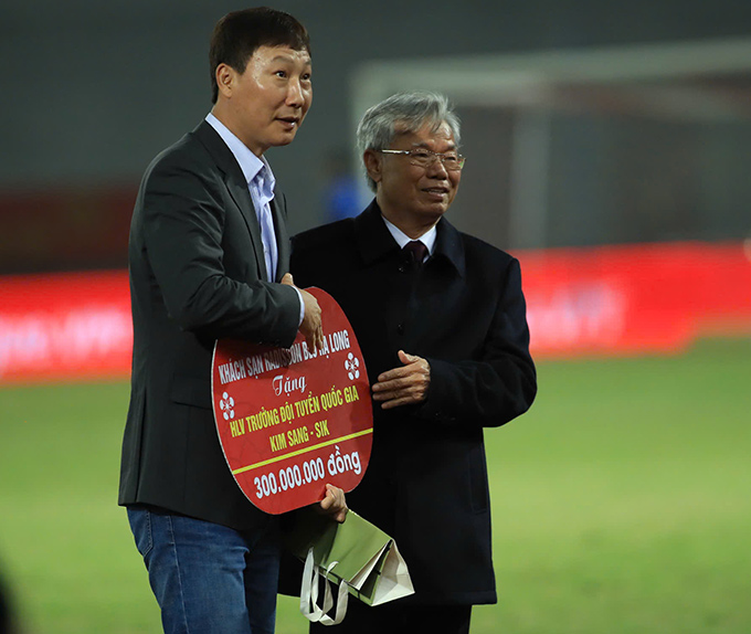 HLV Kim Sang Sik được thưởng 300 triệu đồng từ một Mạnh Thường Quân sau khi giúp U23 Việt Nam giành hạng Ba U23 châu Á 2026 
