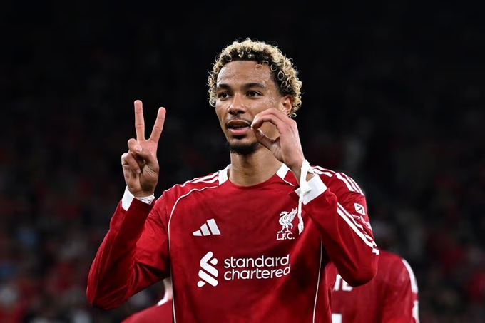 Hai phút kỳ ảo của Hugo Ekitike