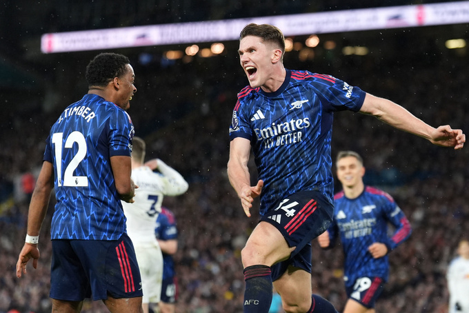 Viktor Gyokeres (phải) chỉ ghi bàn khi thế trận đã an bài