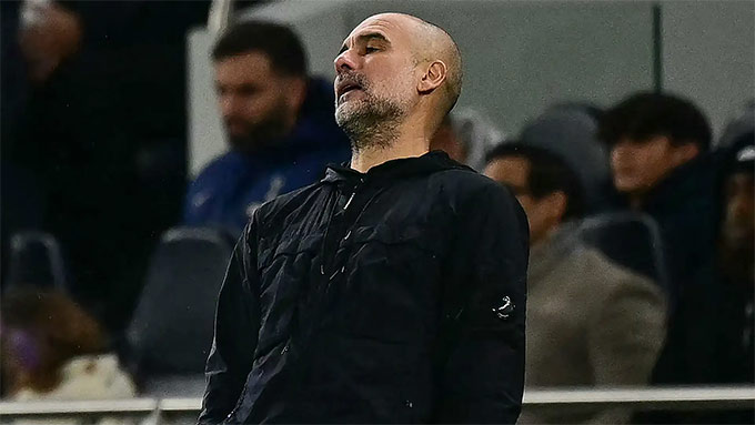 Guardiola mỉa mai trọng tài vì những quyết định thiếu chính xác