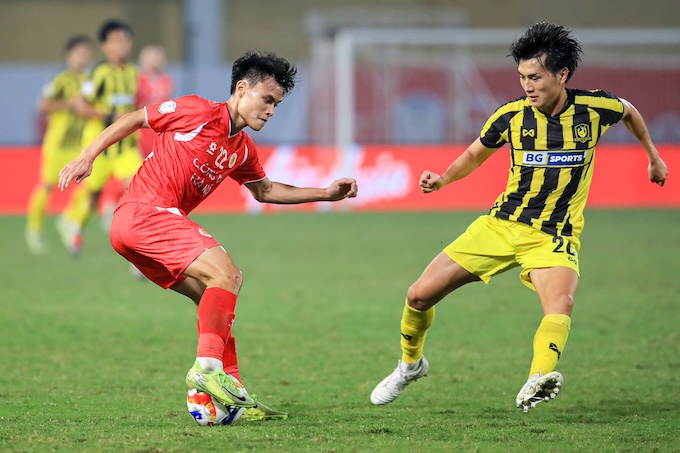 Minh Phúc đã có sự thể hiện khá ổn trước khi bị thay ra vì chấn thương - Ảnh: Đức Cường