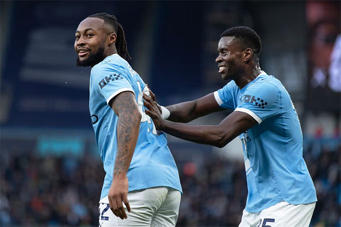 Man City chi tiêu ròng giảm sút so với nhóm các ông lớn của Ngoại hạng Anh