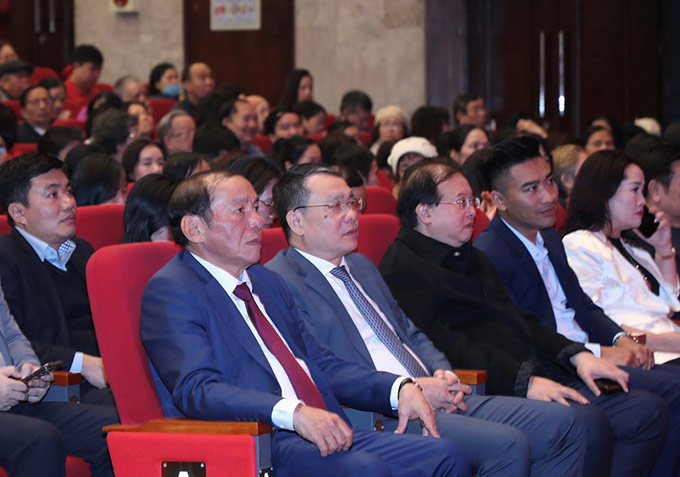 Bộ trưởng Bộ VHTTDL Nguyễn Văn Hùng cùng các đại biểu dự chương trình