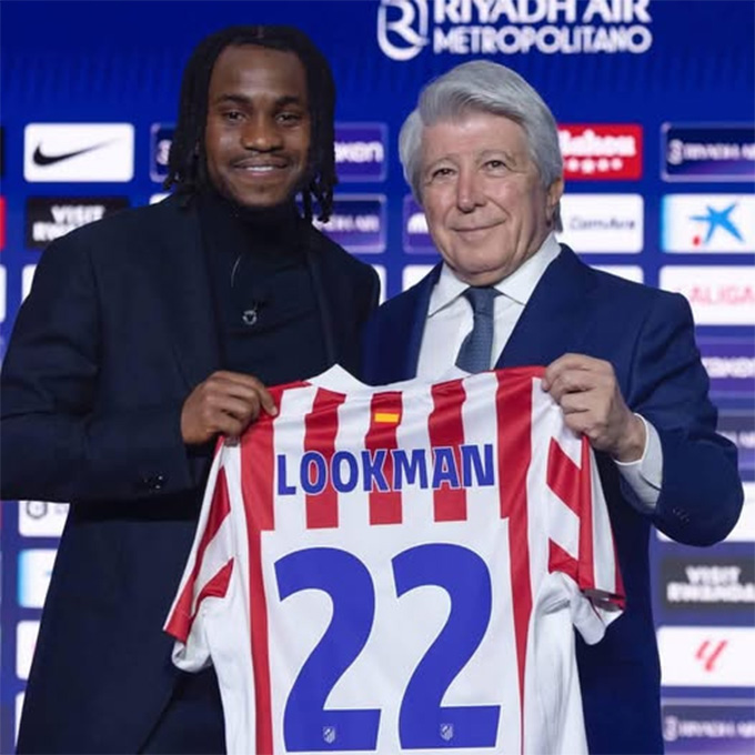Ademola Lookman vừa kí hợp đồng với Atletico