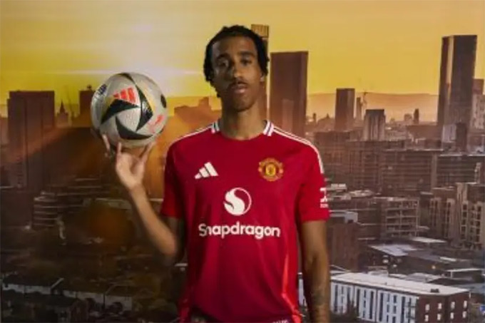 Leny Yoro đang mất tích tại MU