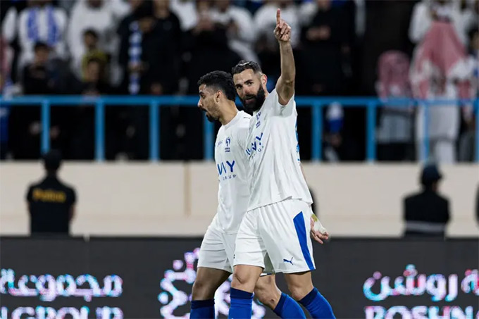 Benzema lập hat-trick trong ngày ra mắt Al Hilal
