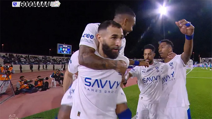 Màn debut tuyệt vời của Benzema