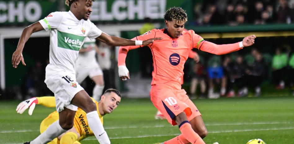 Lamine Yamal đã thực hiện nhiều pha rê bóng nhất (201) trong 22 vòng đấu đầu tiên của giải La Liga 2025/26