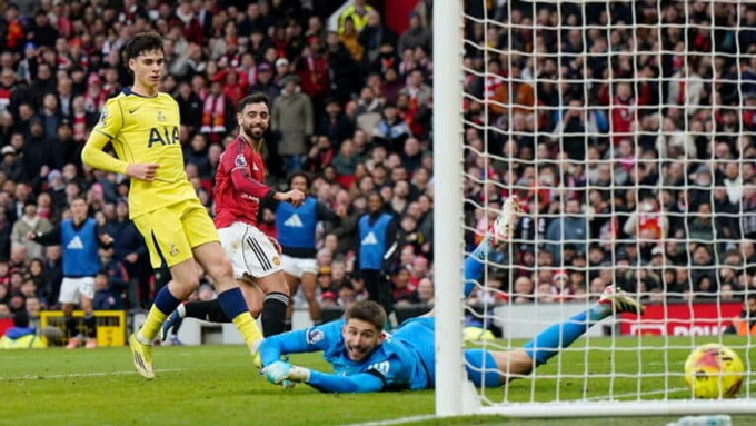 Tottenham đã trở thành nạn nhân tiếp theo của MU