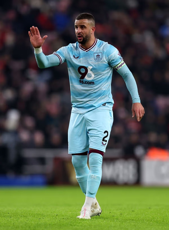 Hậu vệ 35 tuổi hiện khoác áo Burnley tại Premier League