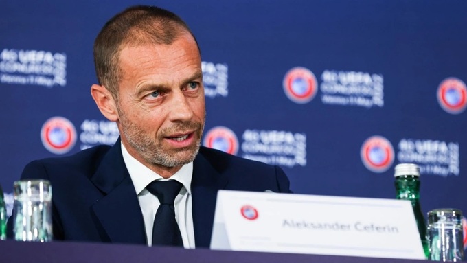 Chủ tịch UEFA, Aleksander Ceferin từng đau đầu với Super League