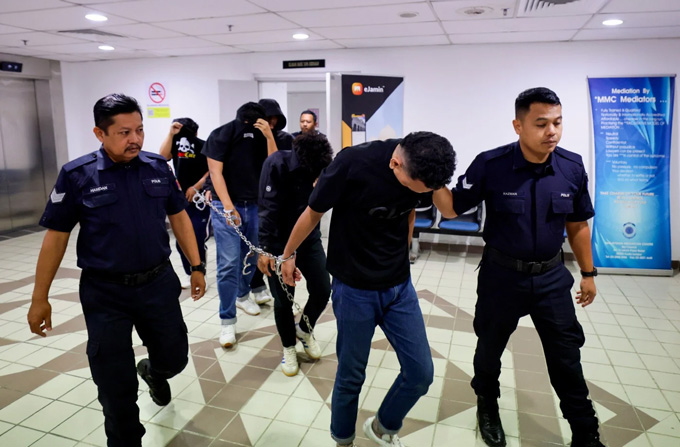 Nhóm cổ động viên Ultra Selangor đã bị bắt sau đó để điều tra. Ảnh - NST