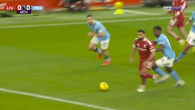 Pha bóng của Salah và Guehi mà Slot nhắc tới