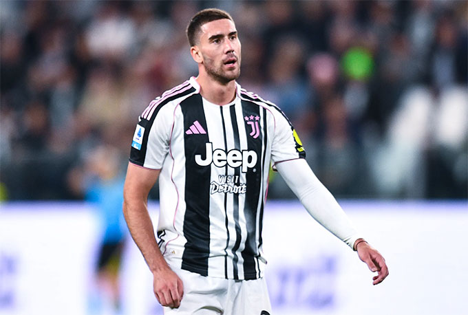 Vlahovic đang phải nghỉ thi đấu vì chấn thương