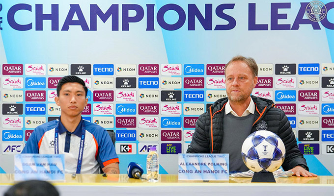 Văn Hậu hạ quyết tâm đánh bại đối thủ đến từ Singapore 