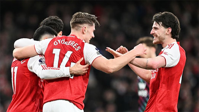 Arsenal nhọc nhằn chinh phục danh hiệu, dù đang hơn đội nhì bảng 6 điểm