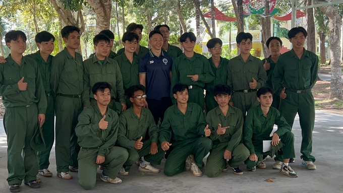 Giao lưu cùng các bạn sinh viên trong học kỳ quân đội