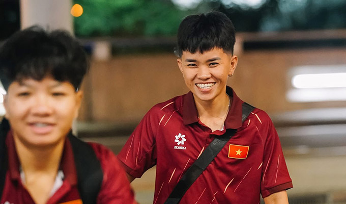 Nụ cười các cô gái Việt Nam dù không được đón Tết cùng gia đình - Ảnh: Futsal TV 