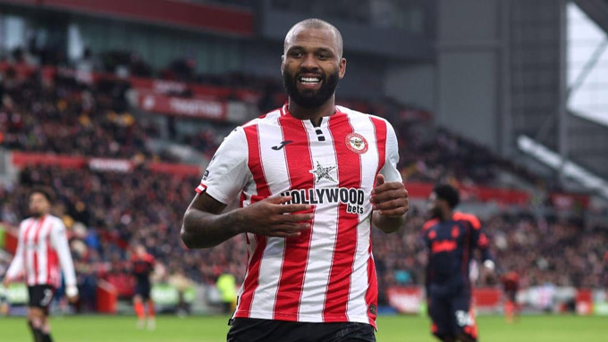 Igor Thiago đang được MU theo sát