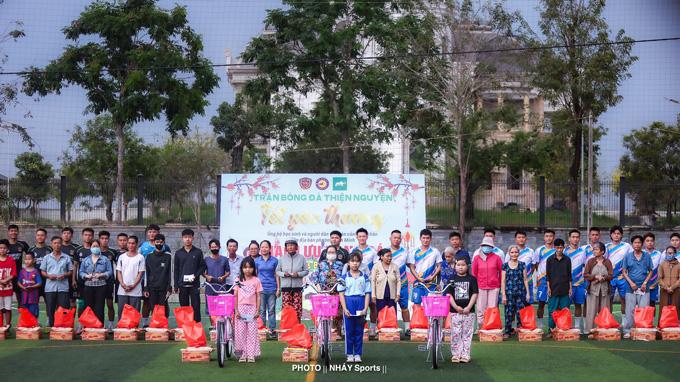  Tiền đạo của U23 Việt Nam cùng đội bóng quê hương tạo nên một trận đấu giao hữu giàu cảm xúc nhân dịp xuân về