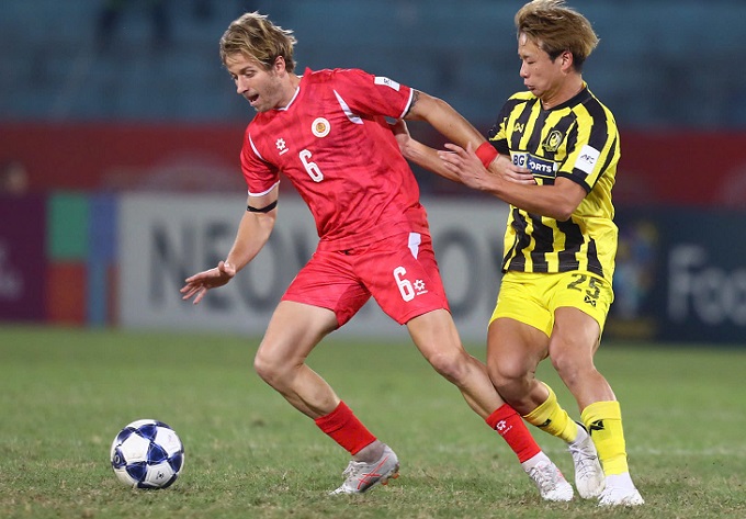 Mauk trong trận đấu với Tampines Rovers. Ảnh: Minh Tuấn 