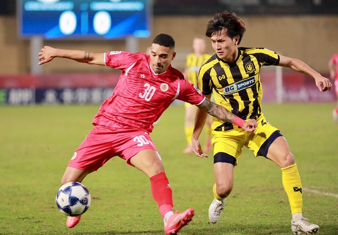 China thi đấu dù đã lãnh 3 thẻ vàng nên CAHN bị phạt nặng. Ảnh: Minh Tuấn 